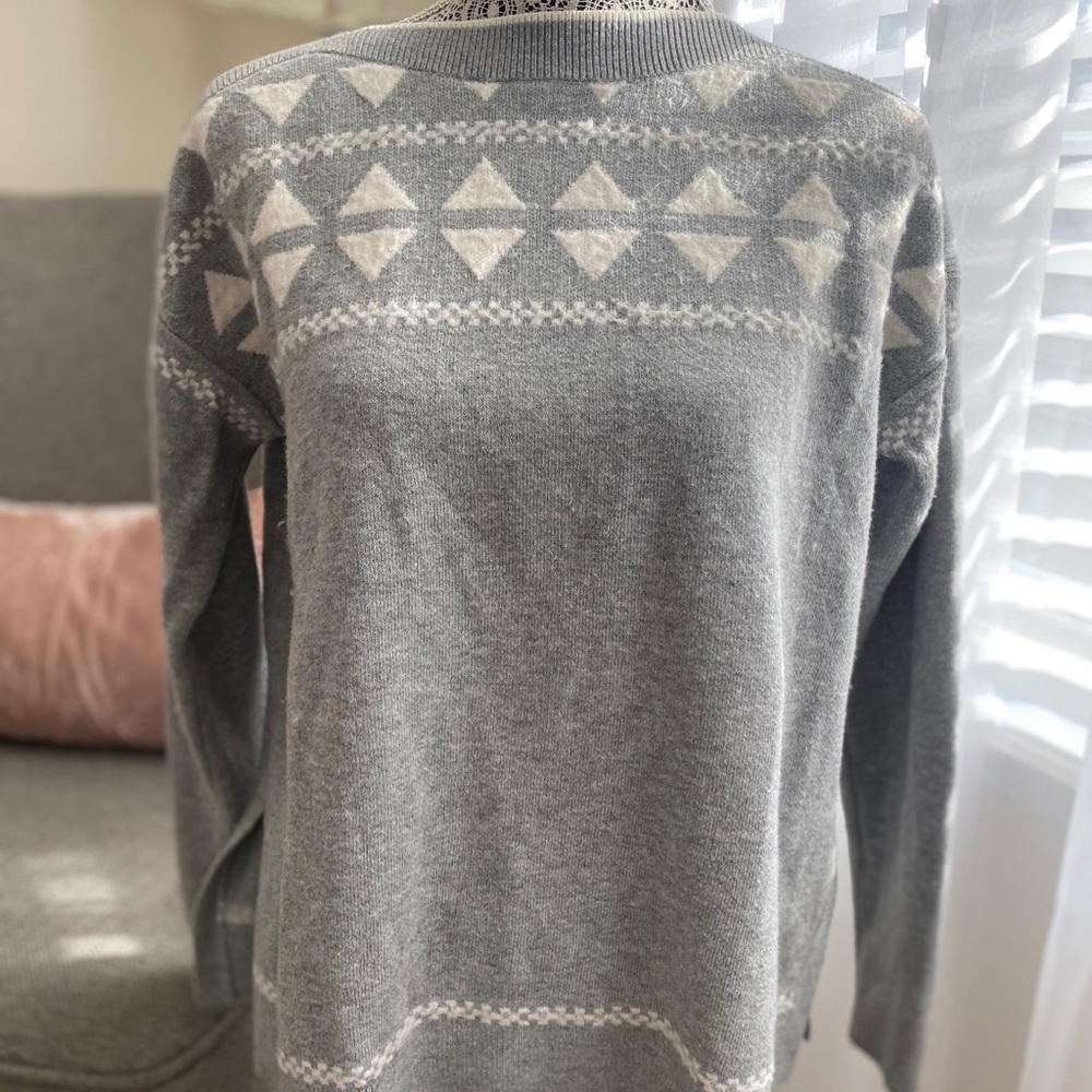 Gray Geometric Pattern Sweater - image 1